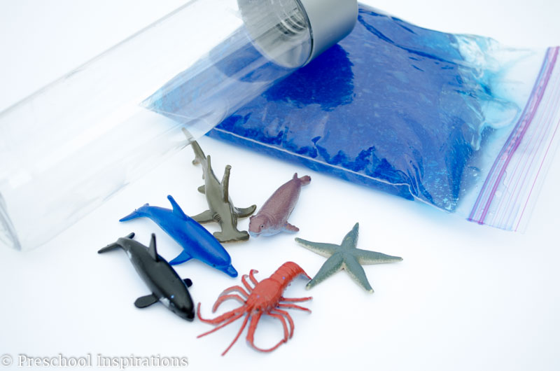 Make an ocean creature discovery bottle where the creatures stay in place | Preschool Inspirations