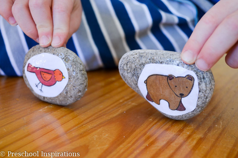 Brown Bear Story Stones with FREE printable - Preschool Inspirations