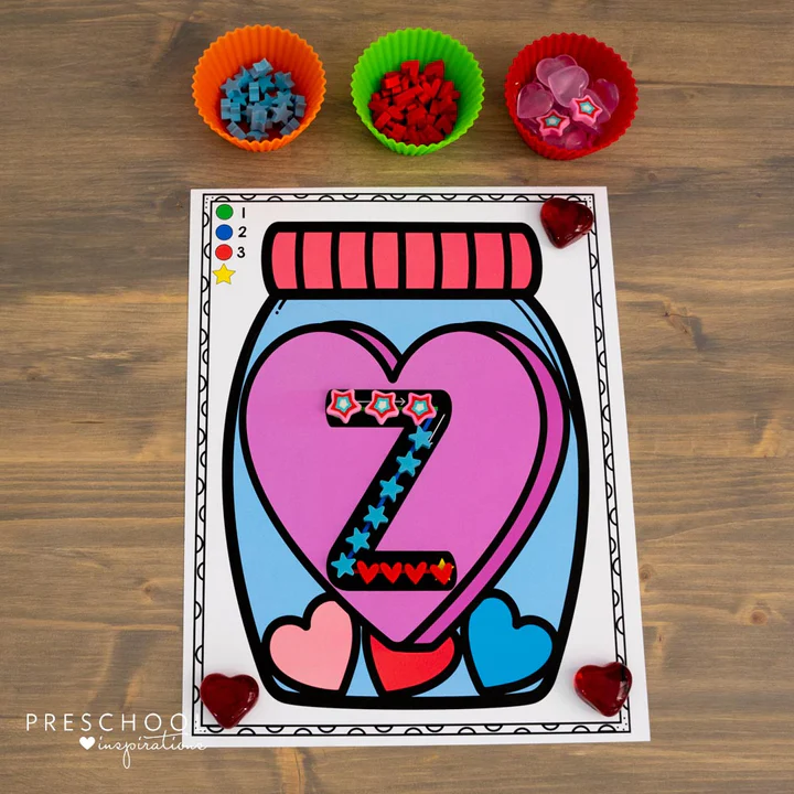Valentine letter formation mat for the capital letter Z. Includes three small eraser manipulatives to use for fine motor practice. 